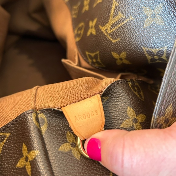 Authentic Louis Vuitton bag - Picture 2 of 2